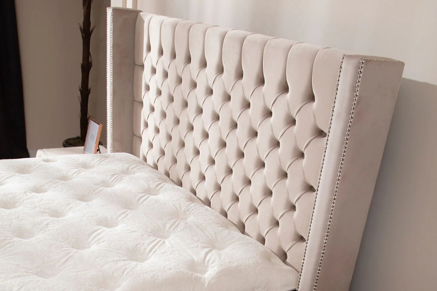 Lit Double Coffre Capitonné En Velours - Clouté Beige